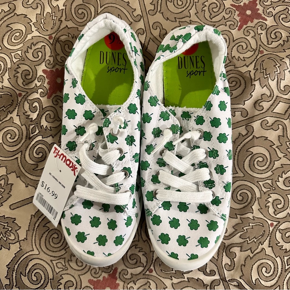 White sneakers w/shamrocks